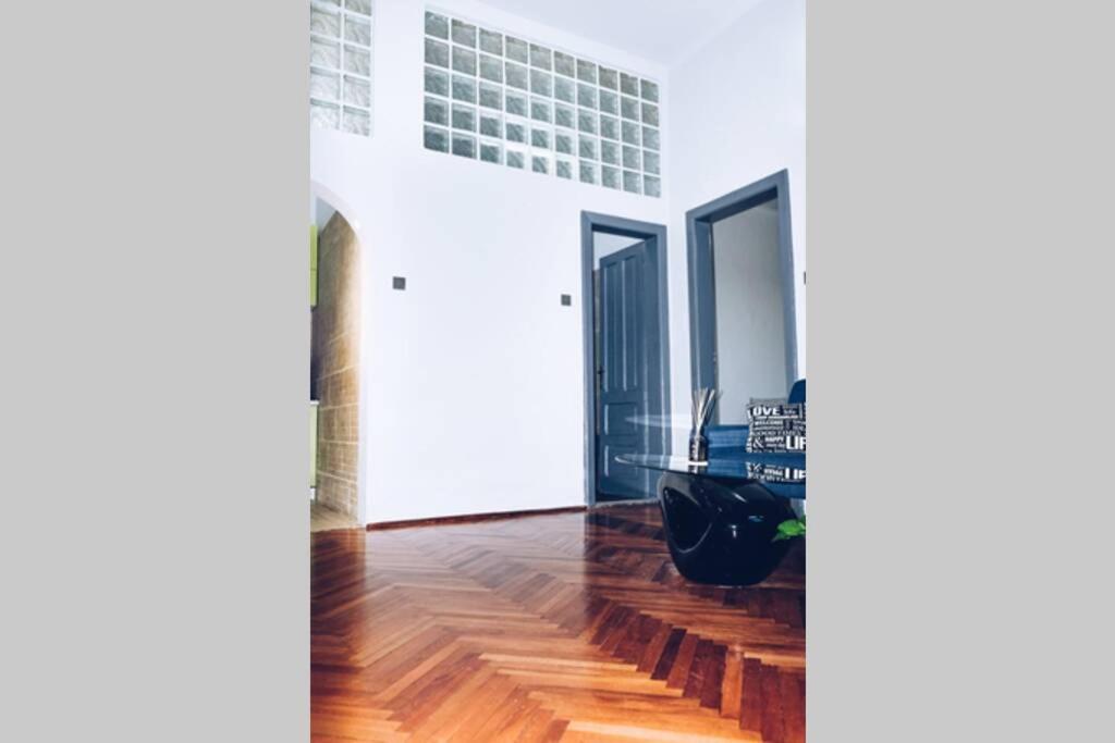 ☆Modern High Ceiling Apartment - Heart Of The City オラデア エクステリア 写真